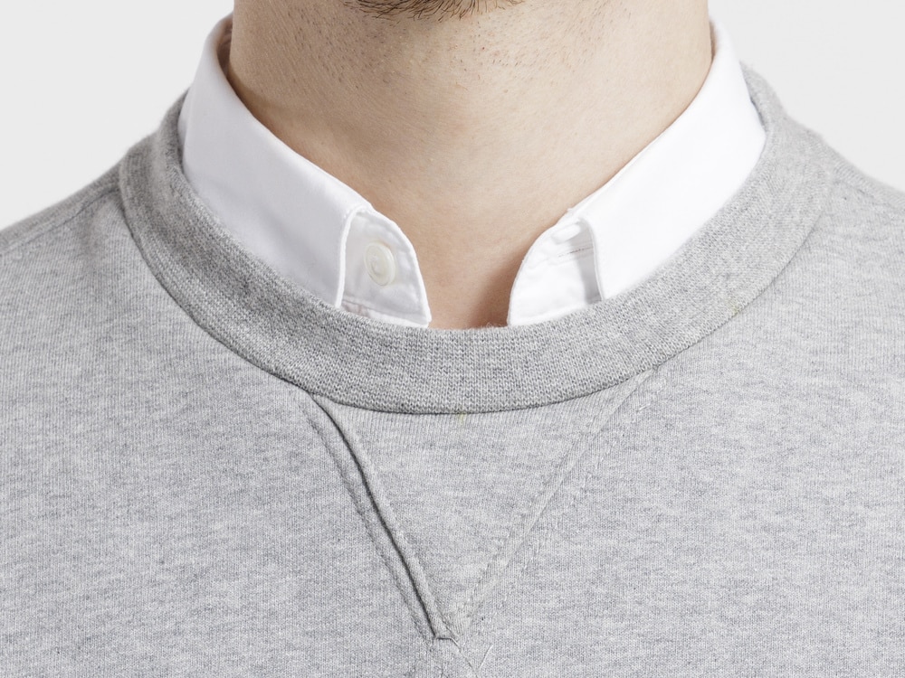 Sweat homme gris chiné détail col